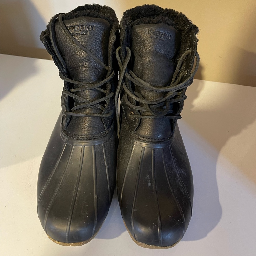 Womens Sperry Brand Duck Boots size 12M only worn once for a few hours